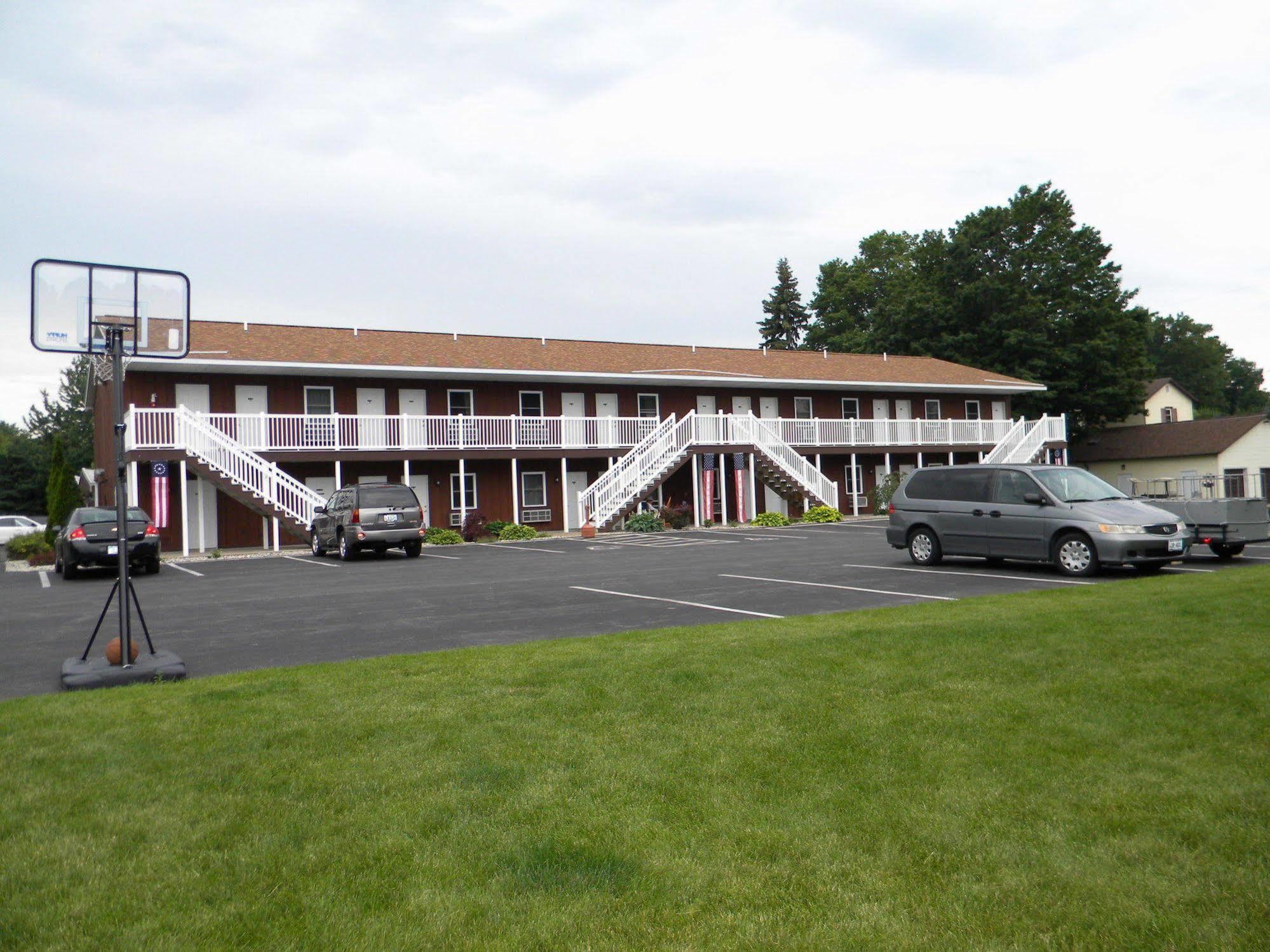 Nader'S Motel & Suites Ладингтон Екстер'єр фото